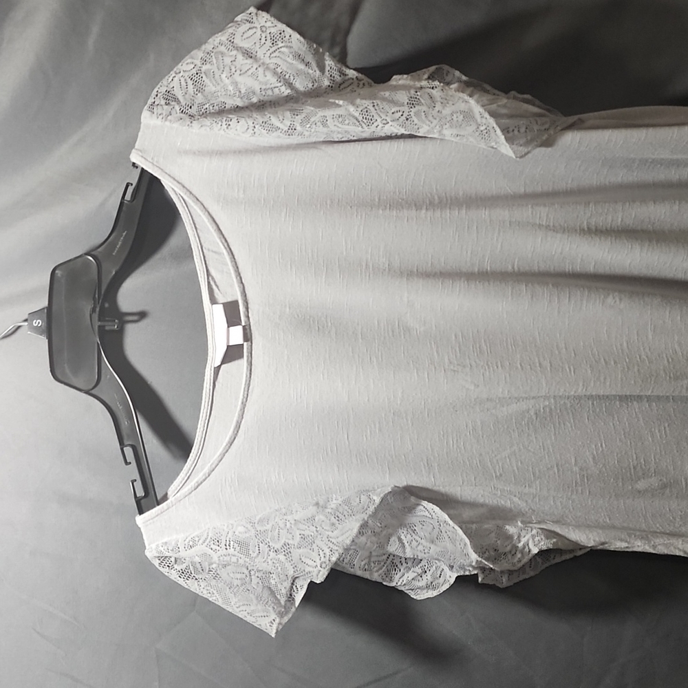 Womens L Lauren Conrad Grey Top with Lace Ruffles